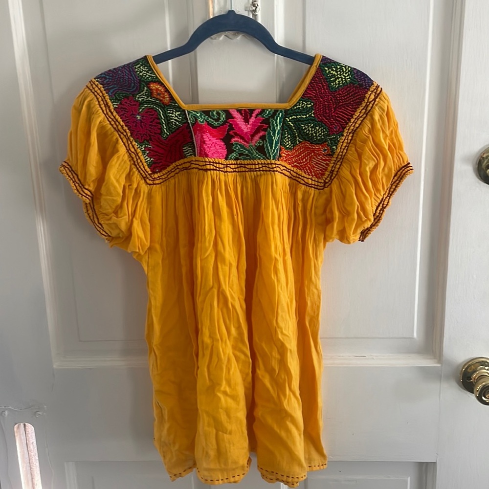 VINTAGE YELLOW HANDMADE EMBROIDERED TOP FROM THE 1960s